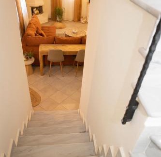 Vissa House | Golden Palm Tree Maisonette