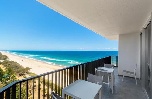 Main Beach Apartment | Golden Sands on the Beach - Absolute Beachfront Apartments