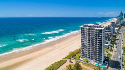 Main Beach Apartment | Golden Sands on the Beach - Absolute Beachfront Apartments
