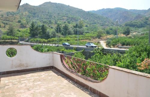 Mitogio Villa | Gole Dell'Alcantara Villa Lucia