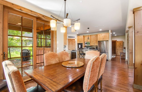 Cle Elum Cabin | Golf-course-view cabin with hot tub, firepit, & grill - near hiking/biking