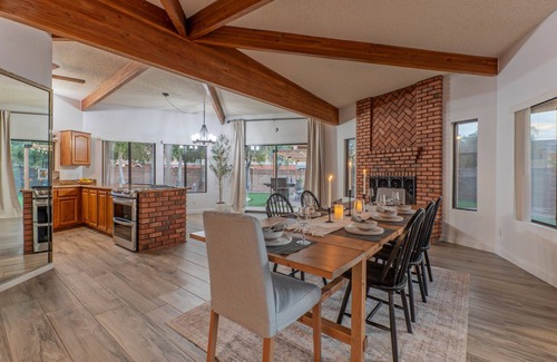 East Mesa House | Golf Course View, Sleeps 10, Remodeled Vacation Getaway, Pool, Putt Green, Fire Pit, Pool Table