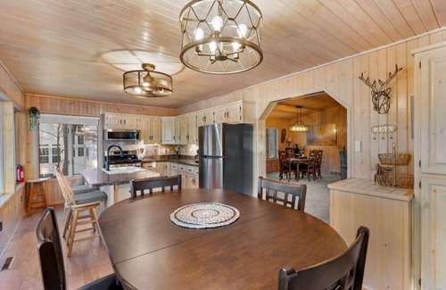 Danbury Apartment | Golf UTV 4 Kings in Voyager Village on airstrip