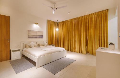 Hosur Villa | Golf View Home by StayJade, 4BHK, Projector