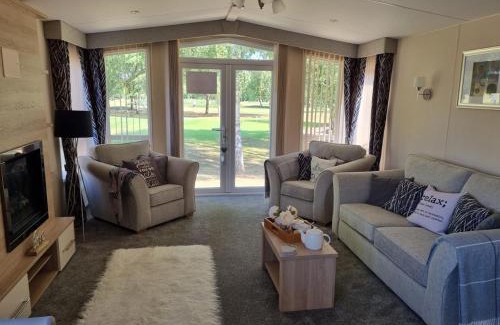 Wisbech Apartment | Golfing & Family Breaks in Luxury Lodge