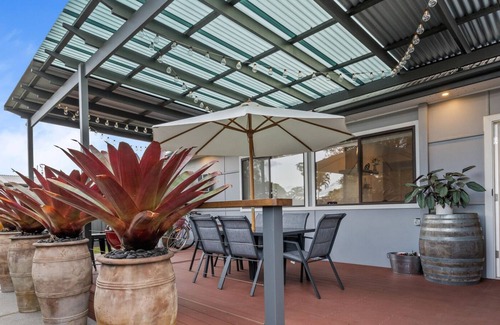 Woy Woy House | Golfing Haven, within minutes to the Beach