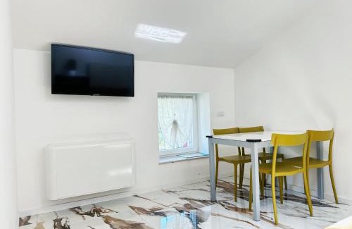 Sud-Ovest Apartment | Golosine 3 - FreeParking - 15min walk 2Fiera - 10min drive 2Center