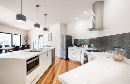 Halls Gap House | Golton in the Gap - Immerse yourself in the serenity of the Grampians landscape