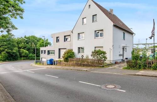 Velbert Apartment | Good location, ideal for fitters, trade fair guests, 3 bedrooms, SmartTV