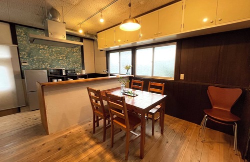 Miyazaki House | Good old comfortable Japanese house, completely private space, "Private lodging KUMANO" Easy access to Aoshima Shrine and the world's best surfing spots.