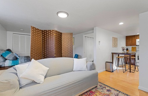 Sedona Apartment | Good Vibes, Full Kitchen, Ground Level Studio