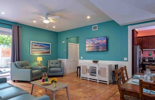 Downtown House | *GOOD VIBRATIONS @ OLD TOWN* Unique Villa & Pool + LAST KEY SERVICES…