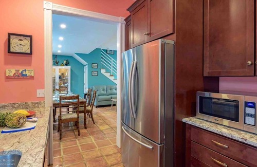 Downtown House | *GOOD VIBRATIONS @ OLD TOWN* Unique Villa & Pool + LAST KEY SERVICES…