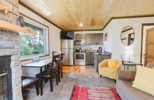 Two Harbors Apartment | Gooseberry Trailside Suites by Heirloom Boutique Collection