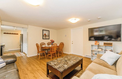 Gordon Head House | Gordon Head BnBnQuiet RoomynWork AreanGames YardnEV 3TV'snBest ReviewsnBig Bkfst