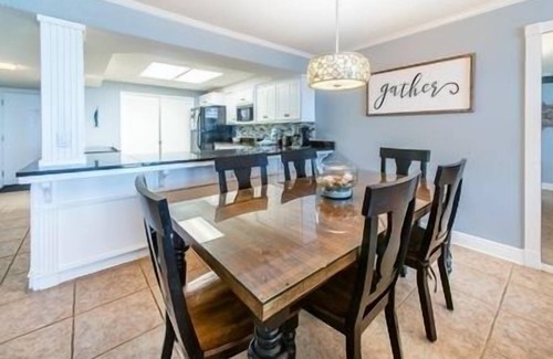 Destin Condo | 🏝️ Gorg VIEWS ⛱️ Beach setup FREE 1st of JUNE SALE