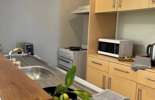Herne Bay Apartment | Gorgeous 1 bedroom Apartment in top, quiet suburb, Herne Bay, is Peaceful & Safe