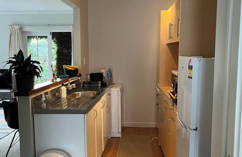 Herne Bay Apartment | Gorgeous 1 bedroom Apartment in top, quiet suburb, Herne Bay, is Peaceful & Safe