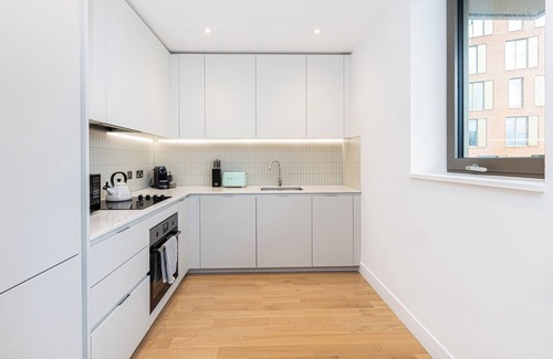 Tottenham Hale Apartment | Gorgeous 1BR w/balcony, 2min Tottenham Hale Tube