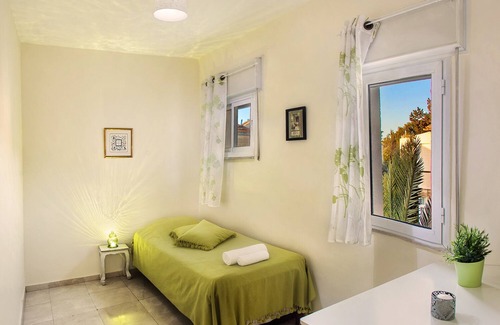 Emek Refaim Apartment | GORGEOUS 2 BEDROOM IN THE BEST LOCATION EVER! Shelter in the building