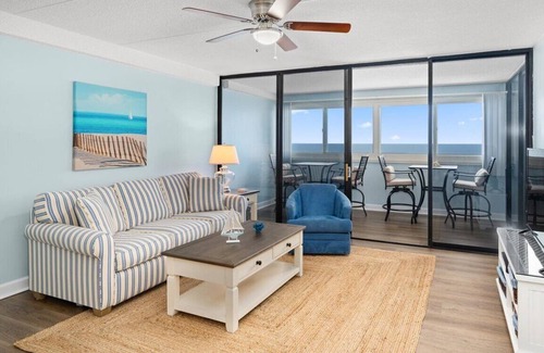North Ocean City Condo | Gorgeous 2 BR/2 BA Beachfront Condo