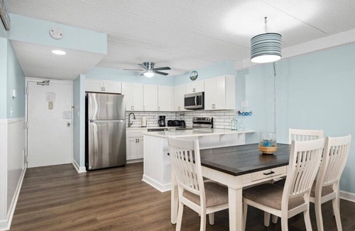 North Ocean City Condo | Gorgeous 2 BR/2 BA Beachfront Condo
