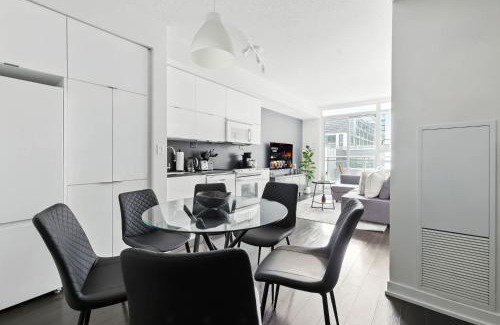 CityPlace Apartment | Gorgeous 2BR in Downtown Toronto w City Views