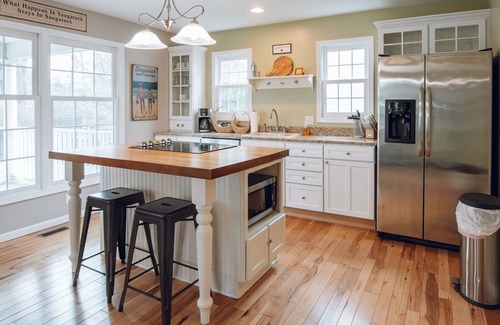 Saugatuck House | Gorgeous 3BR, 2BA; The Perfect Home Away From Home! (Downtown Saugatuck)