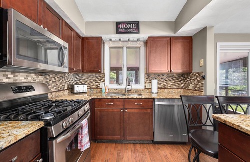 Narragansett House | Gorgeous 4 bedroom house with a pool near Bonnet Shores