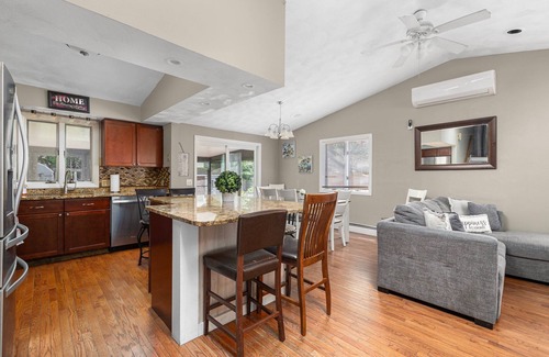 Narragansett House | Gorgeous 4 bedroom house with a pool near Bonnet Shores