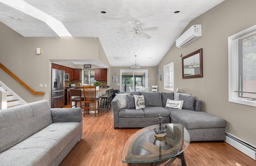 Narragansett House | Gorgeous 4 bedroom house with a pool near Bonnet Shores