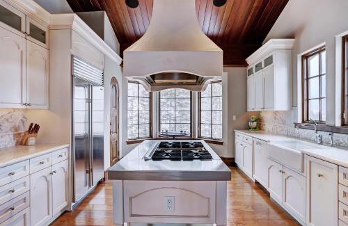 Vail House | Gorgeous 5 Bedroom Private Chalet in Vail Village