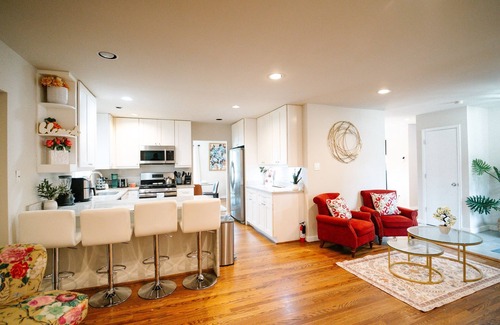 Oxon Hill House | Gorgeous 7BR/3BA Family Home in Maryland!
