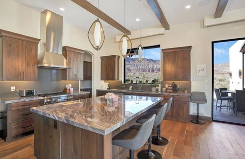 Virgin House | Gorgeous and modern home surrounded by Zion views