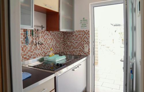 Cove Tri Zala (Zrnovo) Apartment | Gorgeous Apartment In Viganj With Lake View