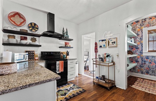 Denver Heights Cottage | Gorgeous Artistic Fully Fenced Home Near Downtown