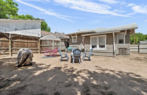 Denver Heights Cottage | Gorgeous Artistic Fully Fenced Home Near Downtown