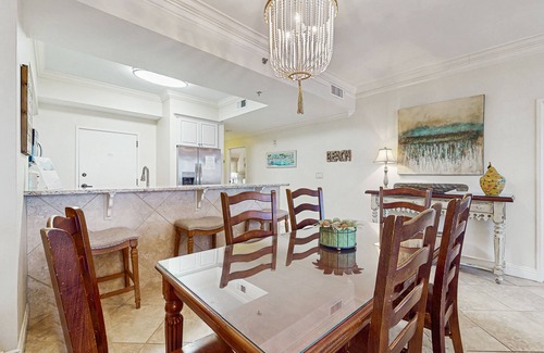 Sandestin Condo | Gorgeous beachfront condo, shared pool& hot tub, and beach access
