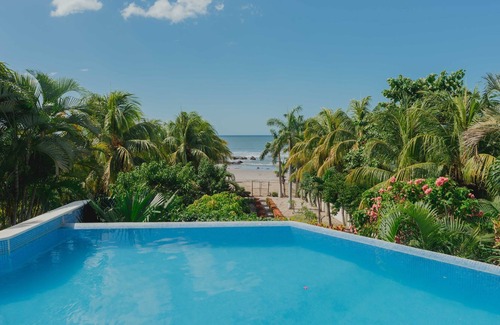 Pochomil House | Gorgeous BEACHFRONT villa,6Bedrooms,Pool,OceanView