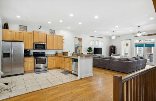 Crescent Beach House | Gorgeous coastal home, Washer dryer, Wifi and close to beach access