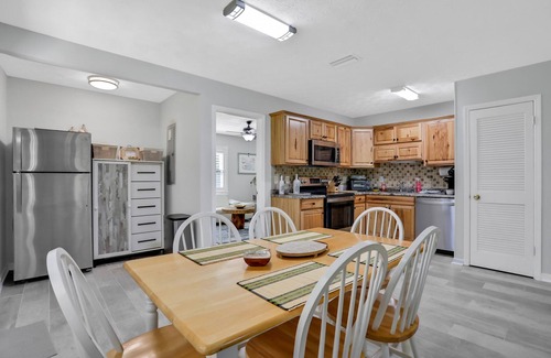 Amelia City House | Gorgeous coastal getaway with large yard, firepit, & screened porch