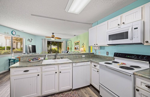 Miramar Beach Condo | Gorgeous coastal condo with shared pool, beach access & close to shopping