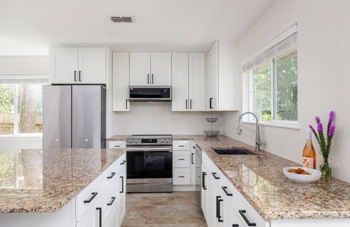Austin House | Gorgeous Deck, Stunning Views - Treetop Vista by Portoro