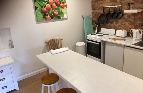 Subiaco Apartment | Gorgeous garden studio 2 mins from the heart of Subiaco