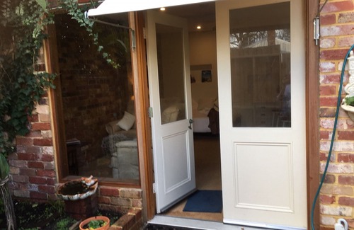 Subiaco Apartment | Gorgeous garden studio 2 mins from the heart of Subiaco