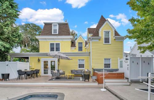 Wildwood House | Gorgeous historic Victorian with 8 bedroom/4 baths