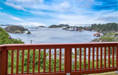 Selbjorn House | Gorgeous Home In Bekkjarvik With Wifi