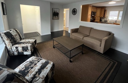 Northwest Calgary House | Gorgeous Home in Bowness!
