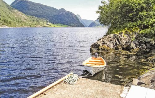 Gulen House | Gorgeous Home In Dalsøyra With Kitchen