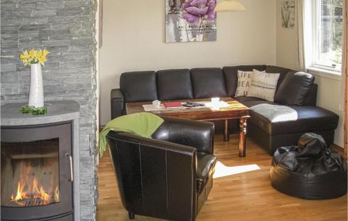 Gulen House | Gorgeous Home In Dalsøyra With Kitchen